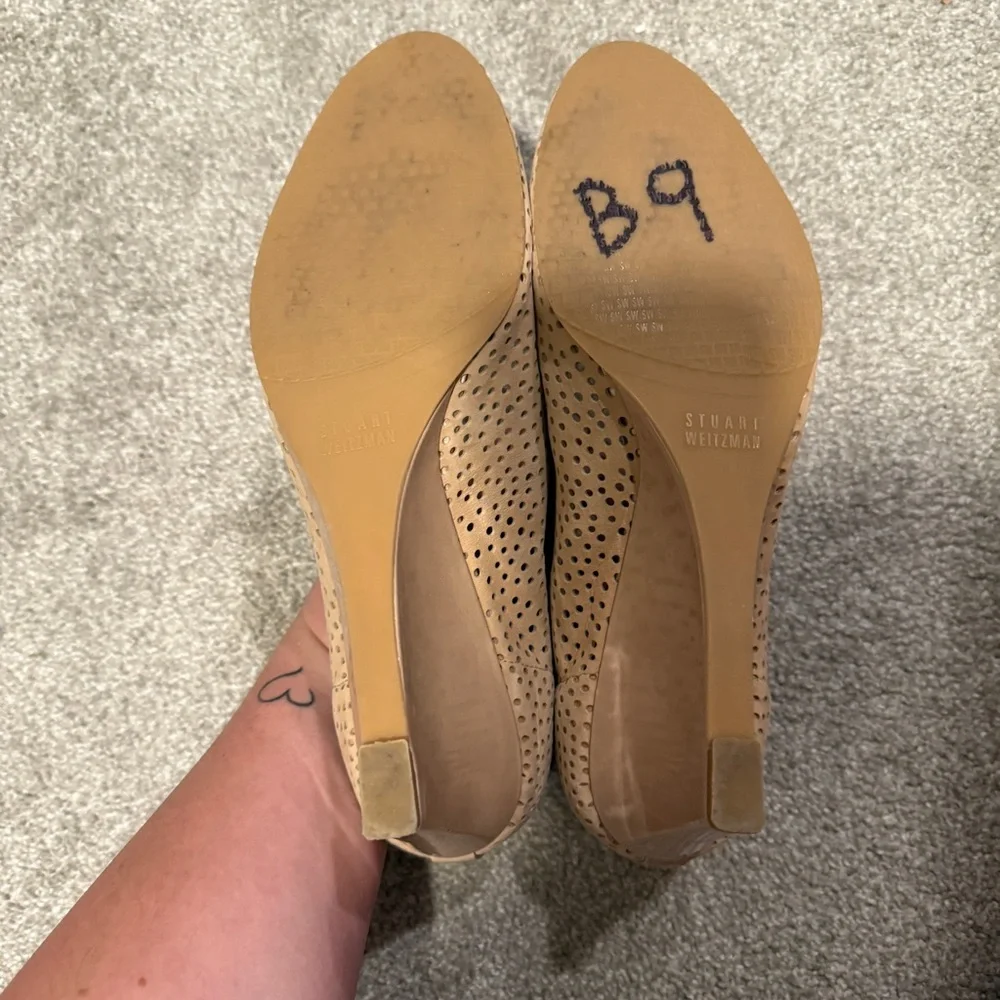 Stuart Weitzman Perfecto Nude Perforated Suede Peep Toe Wedge Pumps Size 11 M - Picture 8 of 10